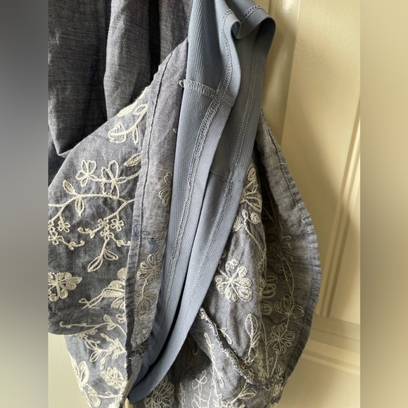 Cute embroidered chambray loose dress with pockets! Size XS - Picture 8 of 10